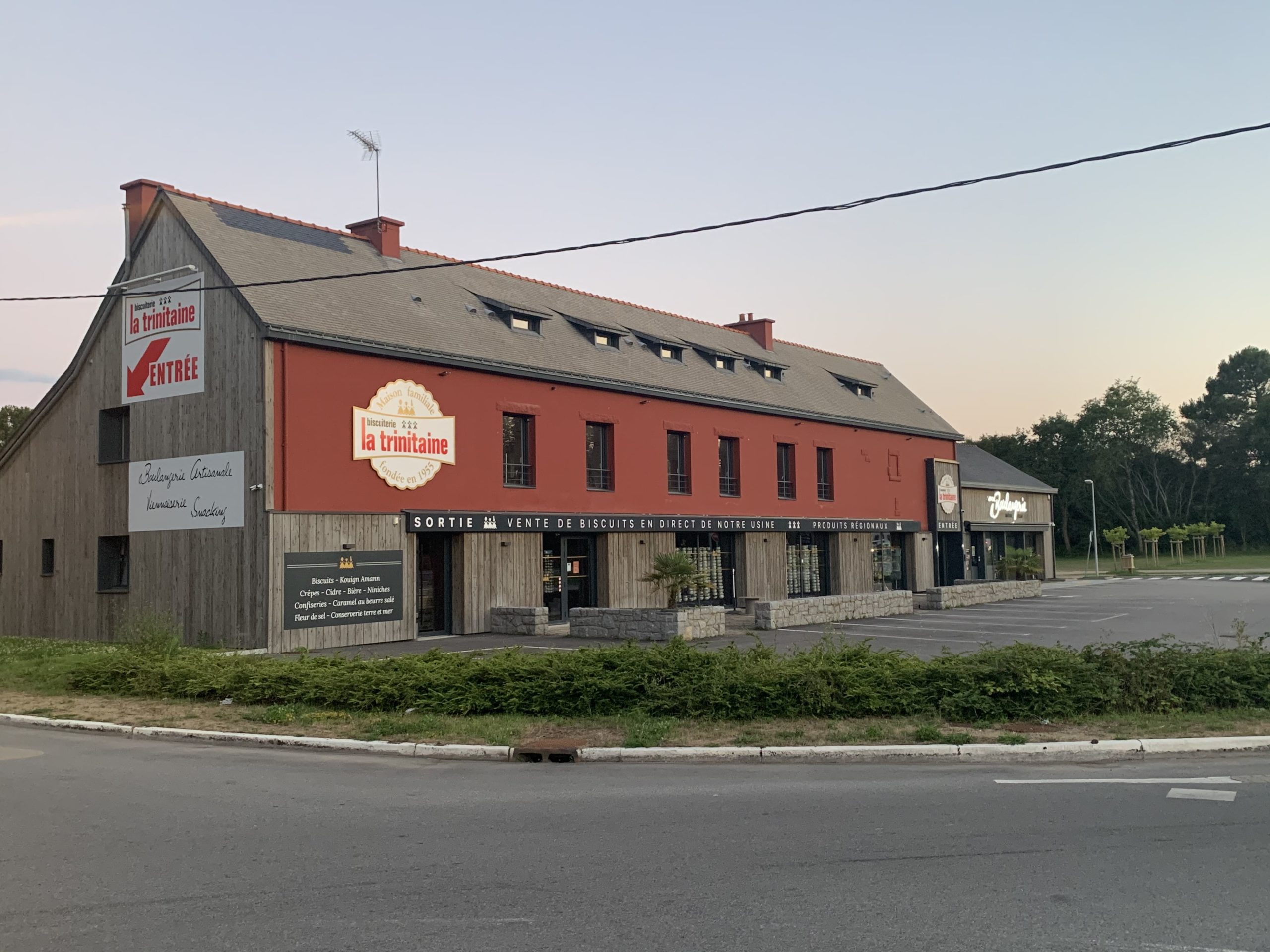 Amenagement boutique souvenirs et boulangerie