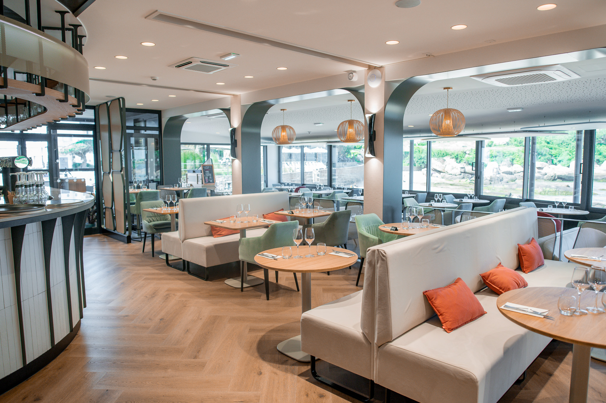 Bars & Restaurants